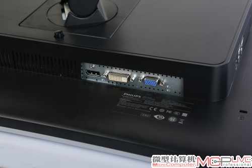 飞利浦240P4QPYNS搭配有DisplayPort、DVI、VGA视频接口，虽然没有搭配HDMI接口，但也能满足目前常用的接口需求。