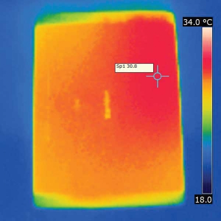 发热区域主要集中与机身的右上方，高温度只有30.8℃。